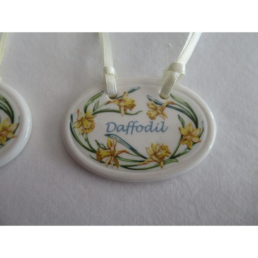 Lot 2x Longaberger Collector Club May Series Daffodil Basket Tie-Ons 23587